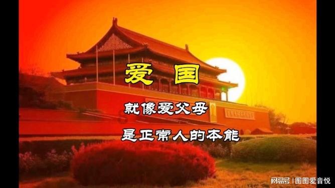 42岁马丽登《趋势》开年封面,穿玫瑰袖深V礼服,如美神降临
